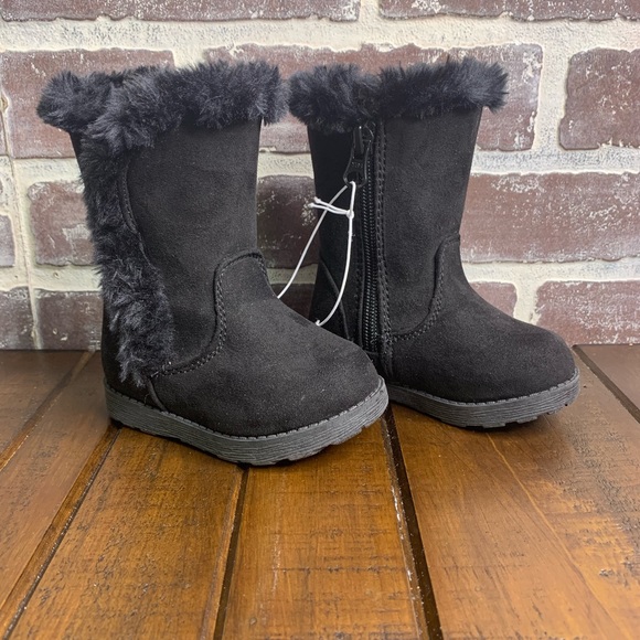 Cat & Jack Toddler Girl Fleece Boot - Picture 2 of 5